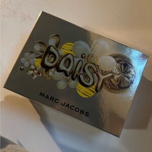 Marc Jacobs Gold Daisy Women's Perfume Set